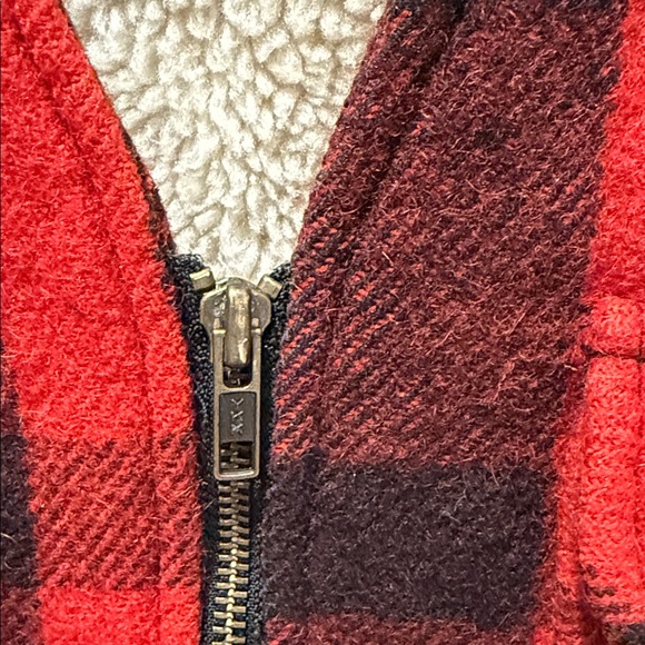 Vintage Roots Red and Black Outdoors Boa Wool Check Vest. Medium - Picture 5 of 7